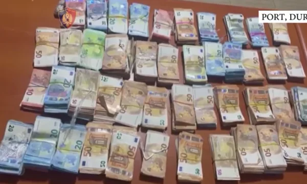 Sekuestrohen mbi 250 mijë euro në portin e Durrrësit, të fshehura në furgonin me medikamente