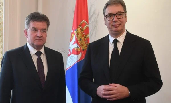 Lajçak diskuton me Vuçiq për rrugën përpara të dialogut, pajtohen që implementimi duhet të ecë tutje