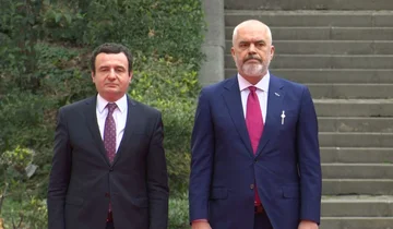 Increible. ¿Empieza la guerra fría Kosovo-Albania? Incluso Edi Rama promete satélites en órbita