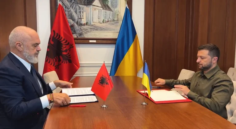 Rama me Zelenskyn nënshkruajnë deklaratë për mbështetjen e pakushtëzuar të Ukrainës