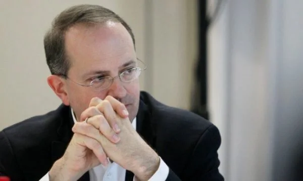 Weber: Vuçiq në pozicion “win-win”, Kurti “lose-lose” po bën gabime