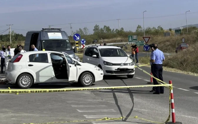 Vrasja në Malishevë: Trupi i viktimës ende në rrugë (FOTO)