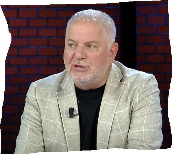 Haxhiu: Po më vjen marre për Albin Kurtin, po skuqem