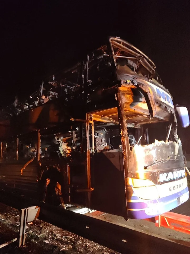 Merr flakë autobusi me 55 pasagjerë në Slloveni