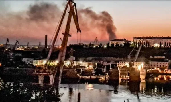 Krime: Ukraina sulmon kështjellën e Putinit