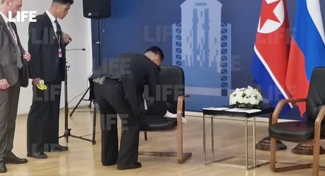 Kim Jong Un trust Putin, embarrassing moment with the chair before meeting in Russia