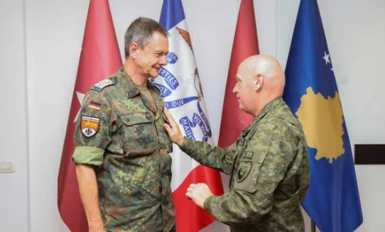 He contributed to the strengthening of the KSF, Jashare gives medals to the German mayor at the farewell meeting.