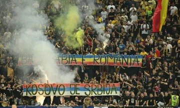 “Danke Brüder”, serbische Fans danken rumänischen Hooligans für das Banner gegen Kosovo
