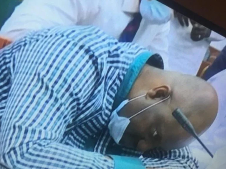 He was accused of misusing public funds, the Nigerian official pretended to faint in Parliament (VIDEO)
