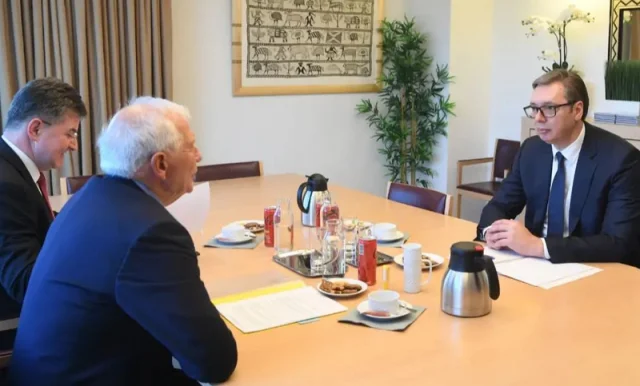 Borrell und Lajcak beginnen Treffen mit Vucinqi