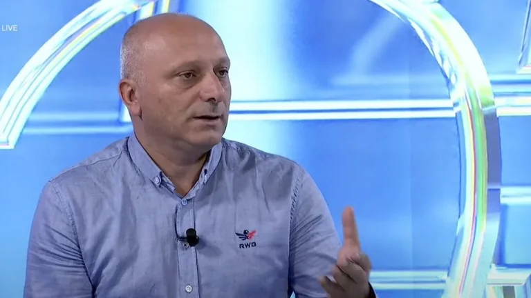 Entrevista de Remi en el Centro EULEX, abogado Qerkey: Eso es lo que pasó en las horas tardías.