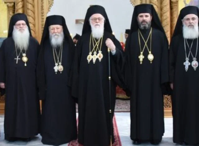 La grave carga de la Iglesia ortodoxa albanesa, dirigida por los Yanulatos griegos: Tomando dinero de los oligarcas rusos