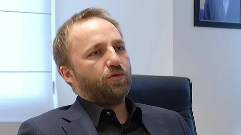 Tahiri: PDK ha un solo impegno, per portare al governo Kurti