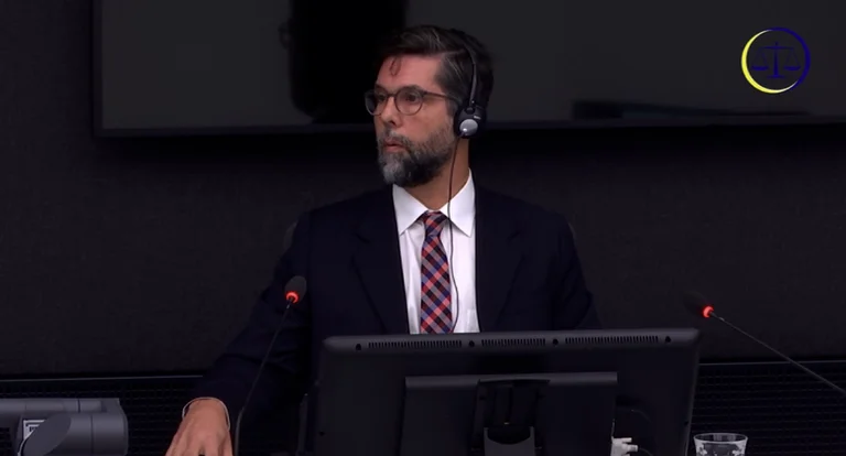 Abrahams steht vor einem weiteren kontroversen Bericht des Thaci Anwalts