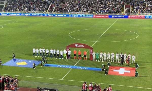Jaka, Shaqiri y Jashar son aplaudidos por los fans, el puente Bislim es lanzado