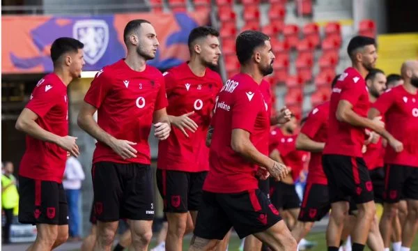 Albania apunta la historia por segunda vez esta noche en Praga, formación contra Chequia