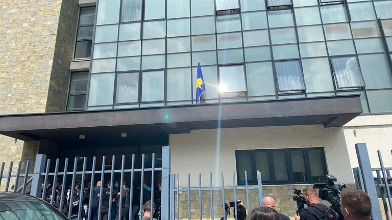 False alarm for bomb blast near northern Mitrovica Gemeinde facility