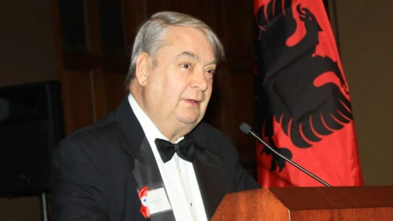 Ferid Muradi, Nobelista albanés que descubrió a Virgar