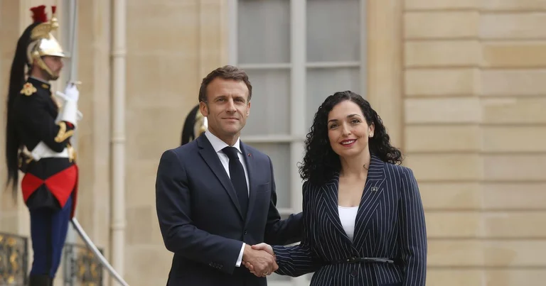 Osmani i përgjigjet Macronit: Vizat nuk janë dhuratë, i kemi plotësuar kriteteret