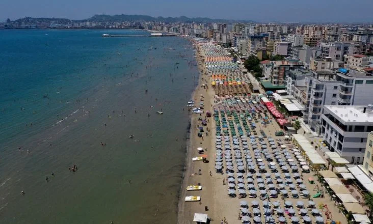 Durante il solo giugno, Kosovars ha speso 58,9 milioni di euro per viaggiare, il 46% di loro in Albania