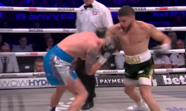 El momento en que Mark gana en segundos contra el boxeador irlandés