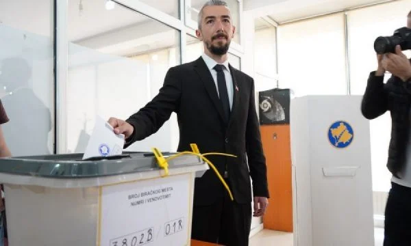 Attic weigert sich zurückzutreten: Durch die Petition