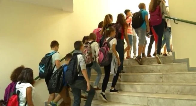 Studenten Rückkehr in die Schulbanken heute
