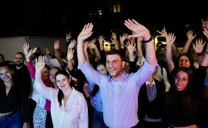 Krasniqi krenohet me të rinjtë e PDK-së: Mbrëmje fantastike