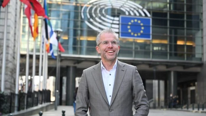Eurodeputeti holandez tregon nëse janë në rrezik vizat për Kosovën