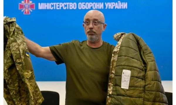 Skandali me pajisje ushtarake, pritet shkarkimi i ministrit të Mbrojtjes së Ukrainës