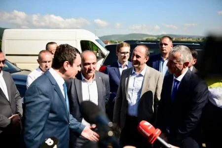 Tenderi i rrugës Prishtinë – Podujevë, ministria e Liburn Aliut gjobitet me 3 mijë euro për mos ofrim të qasjes në dokumente publike