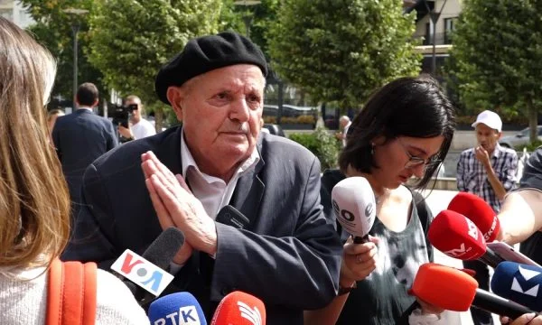 Qerkini: Pse duhet të më tregojë Vjosa Osmani se çka flitet në Bled, të më tregojë se çka po bën për personat e zhdukur