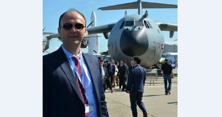 Liburn Aliu e emëron Arianit Islamin zëvendësues të drejtorit të Aviacionit Civil