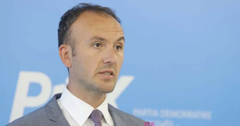 Mustafa i PDK-së për artikullin në Economist Impact: Deputetët e VV-së po mundohen ta shesin si raportim ndërkombëtar