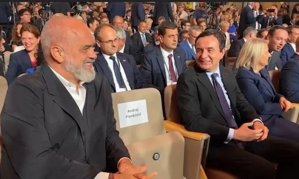 Kurti e Rama shihen në disponim të mirë në Slloveni