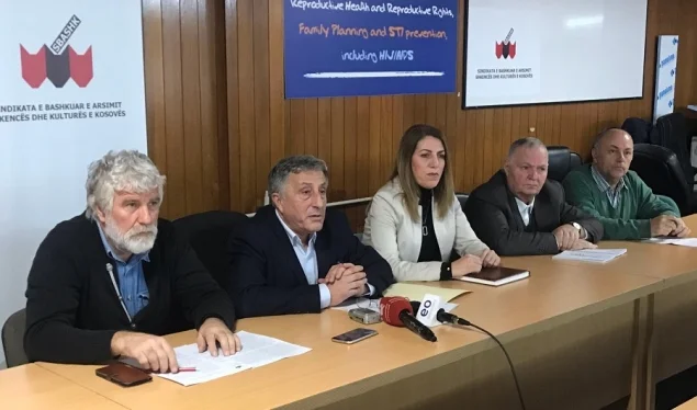 SBASHK: Eksperimenti i gabuar i MASHTI-it me tekstet shkollore po e dëmton fillimin e vitit shkollor