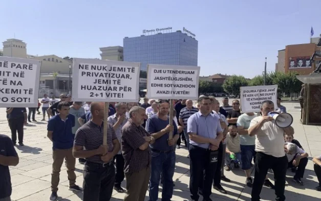 Fillon protesta e punëtorëve të KEK-ut: Duhet të kthehemi në kompaninë tonë