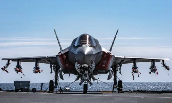 Tre marinsa amerikanë vdesin pas rrëzimit të avionit në Australi