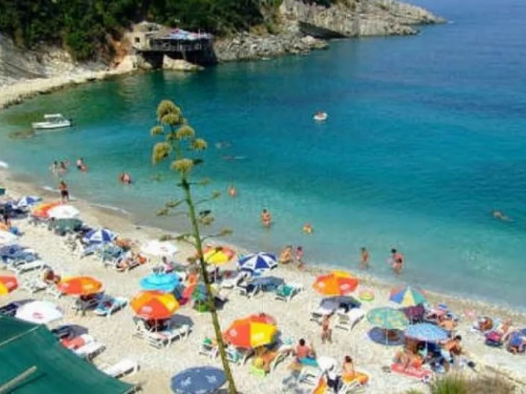 2.8 milionë turistë zgjodhën Shqipërinë në 2021, mbi 1 milion erdhën nga Kosova