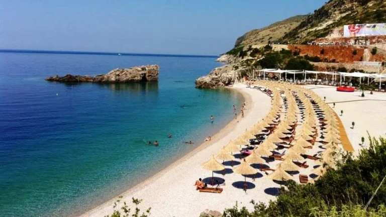 Fluks i madh drejt Shqipërisë, kaq mijë automjete kanë kaluar kufirin në 24 orët e fundit