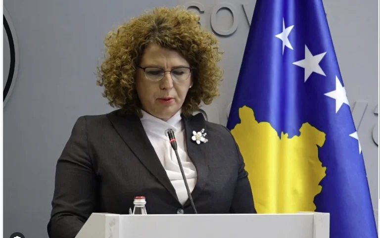 Rosette Hajdari stahl rund 600 Euro vom polnischen Betrug Tomasz Tokarski