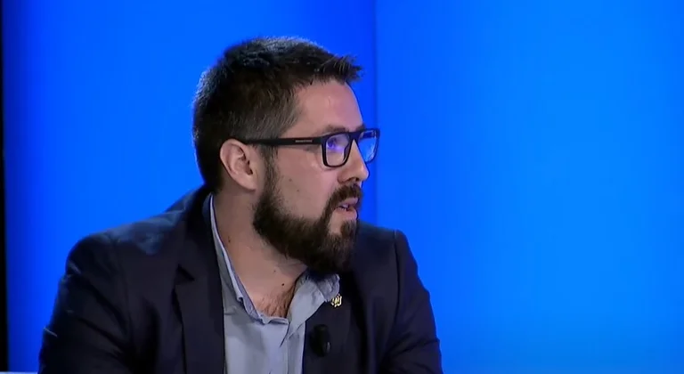 Krasniqi: El sector del poder está atrapado, hay un gran crimen
