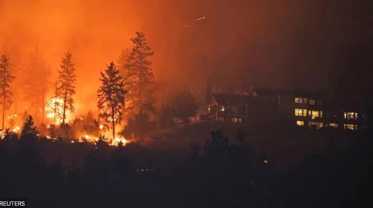 Fuoco in Canada, evacuare almeno 30.000 famiglie