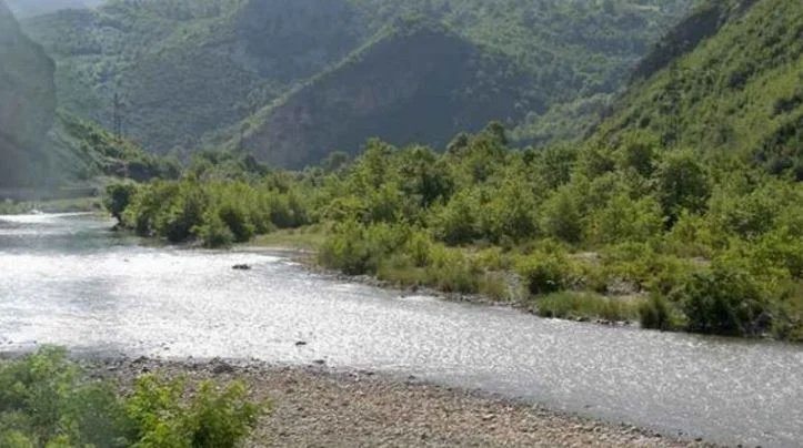 Fue a lavarse en el río, ahoga a 11 años en el Libro