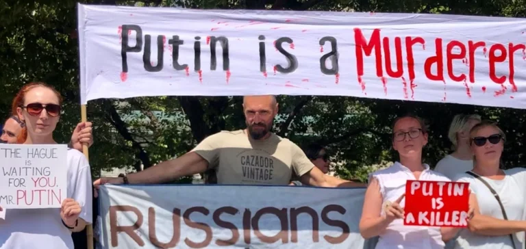 Podgorica Protest gegen Putin