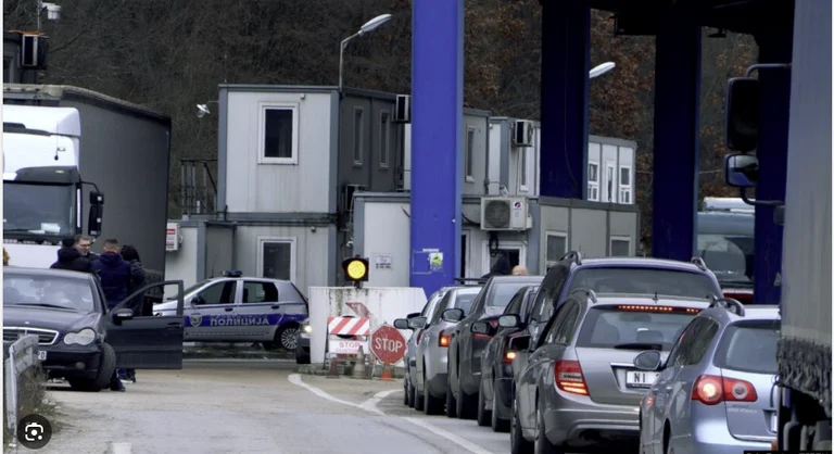 Colonna ai confini del Kosovo, due ore in attesa