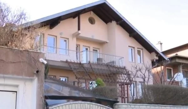 A i sugjeruan organet e sigurisë Kurtit ta ndërrojë vendbanimin? Vjen versioni nga Qeveria