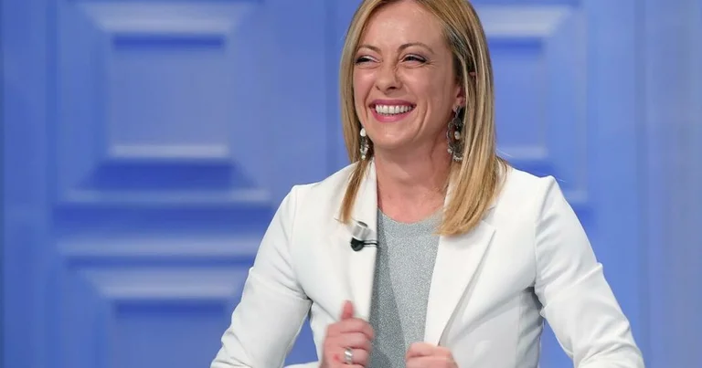 Italian prime minister shows the shameful moment that happened in Albania