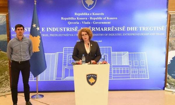 La ministre a accusé la police d'être sans permis de sécurité, mais est-elle propriétaire ? C'est ce que dit la loi sur les documents secrets.