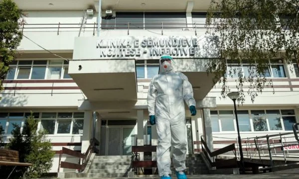 IKSHPK thirrje : Virusi është kudo, po rriten rastet e hospitalizimeve